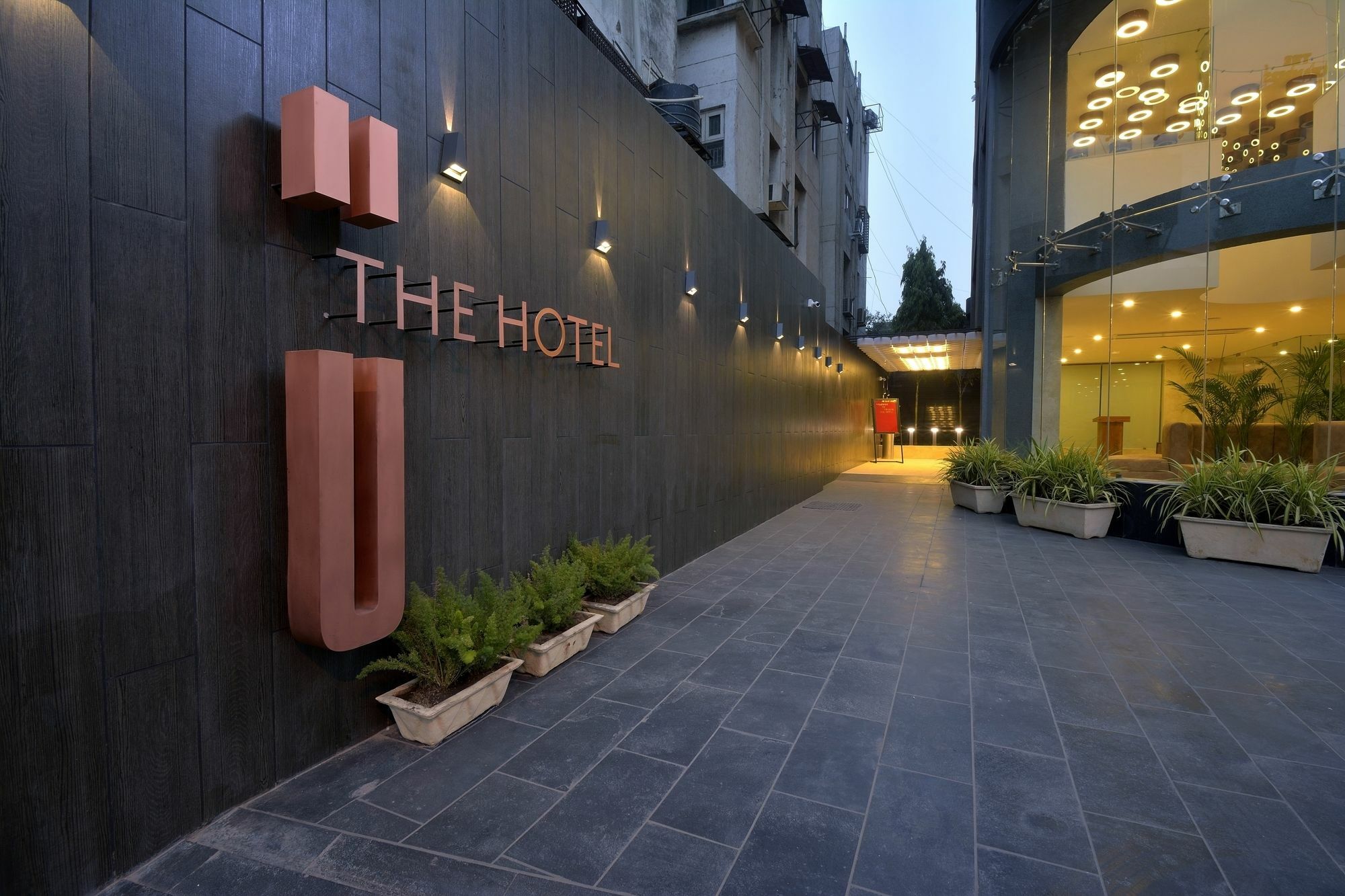 Urbane The Hotel Ахмедабад Экстерьер фото